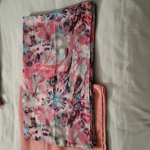 Set of 2 Scarves - Picture 2 of 5